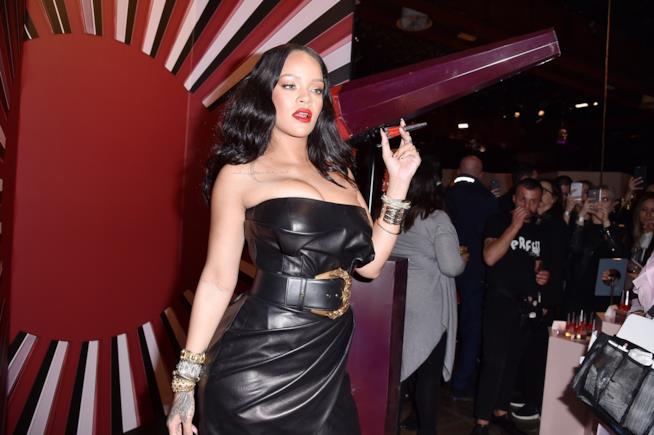 Chiara Ferragni e Rihanna hanno indossato lo stesso abito Versace diventato un must-have Rihanna in Versace