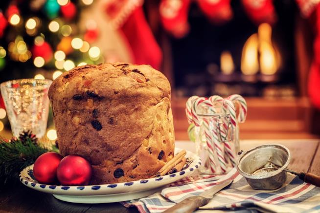 Panettone: la ricetta con l'uvetta e la frutta candita Panettone