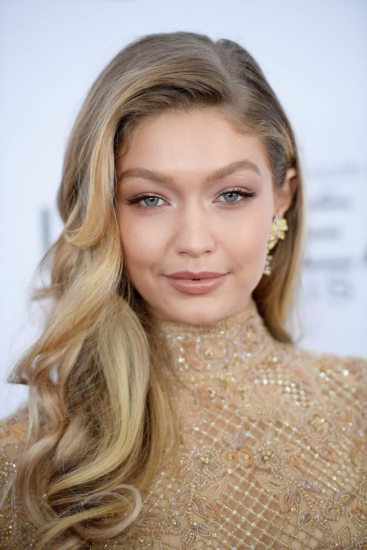 Gigi Hadid - biondo Gigi Hadid in primo piano