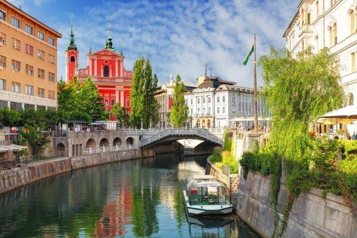 Lubiana, tra le città europee preferite per un city break Lubiana, capitale della Slovenia, offre ai visitatori scenari da cartolina