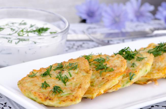 Pancakes salati a base di carote e zucchine Pancakes salati con verdure
