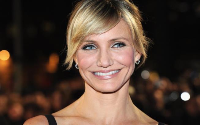 Cameron Diaz si è sposata a 42 anni perché non aveva incontrato prima suo marito Cameron Diaz sorridente sul red carpet