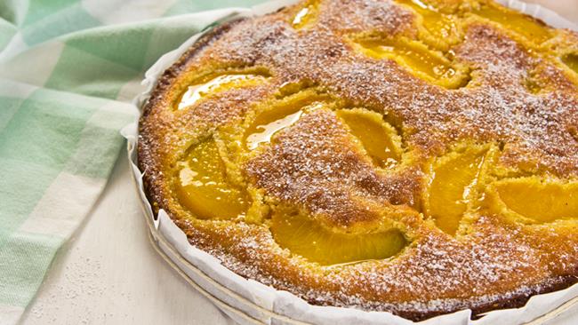 Torta con pesche sciroppate: la ricetta facile e veloce per colazione e merenda Torta con pesche sciroppate
