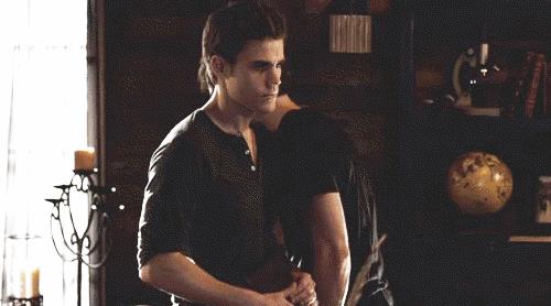 I fratelli Salvatore di The Vampire Diaries Damon e Stefan, in una scena di The Vampire Diaries