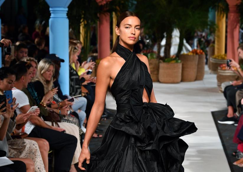 Irina Shayk sfila per OScar de la Renta Irina Shayk