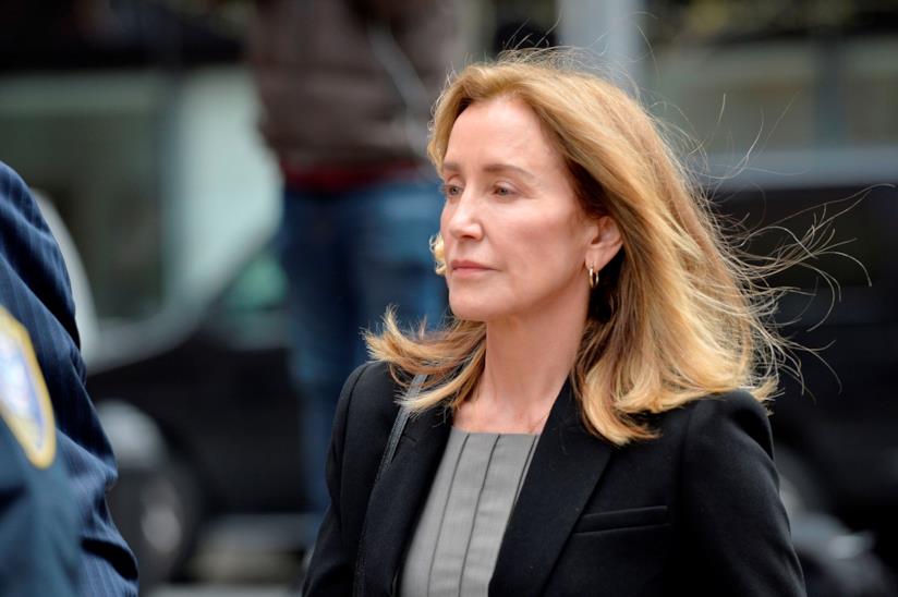 Felicity Huffman condannata per lo scandalo dei college Felicity Huffman