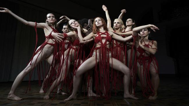 La danza di Dakota Johnson in Suspiria La danza di Dakota Johnson nel film Suspiria
