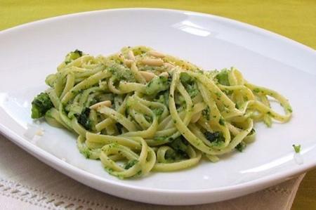 Pasta al pesto di broccoli Piatto di pasta