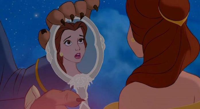 Lo specchio di Belle Una scena del film d'animazione La Bella e la Bestia