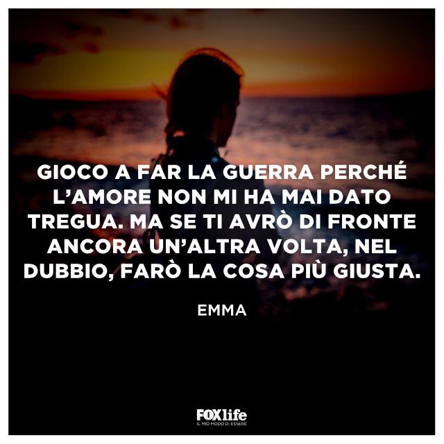 Frase canzone Emma Ragazza in riva al mare in penombra