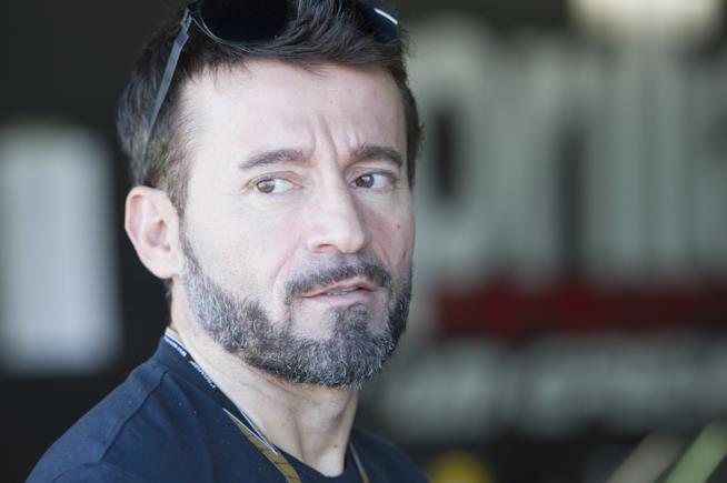Max Biaggi è in ospedale ma Bianca Atzei sta sempre con lui Dopo l'incidente a Latina Max Biaggi non viene mai lasciato solo da Bianca Atzei