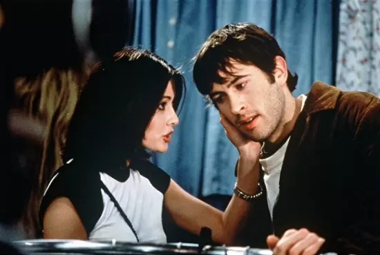 Shannen Doherty e Jason Lee in Generazione X Shannen Doherty accarezza Jason Lee