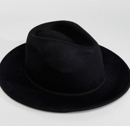 Cappello nero Un cappello nero