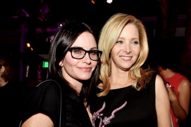 Courteney Cox e la foto ‘vintage’ con Lisa Kudrow Courteney Cox e Lisa Kudrow