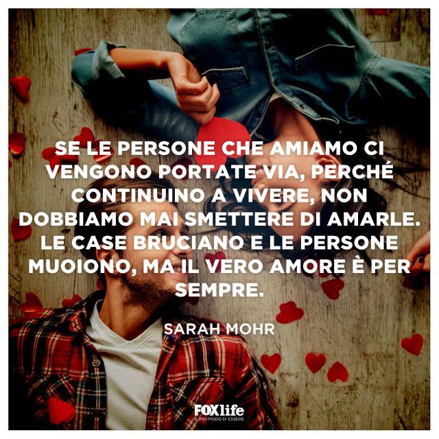 Citazione Sara Mohr Ragazzo e ragazza si guardano negli occhi