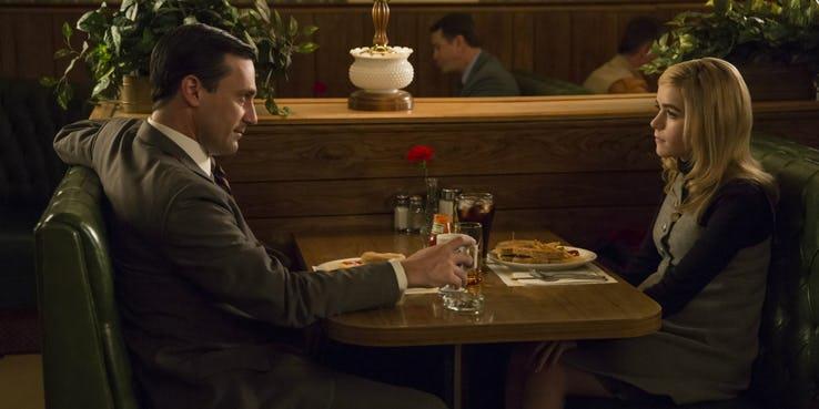 Donald Draper con la figlia in una scena di Mad Men Donald e sua figlia Sally Draper