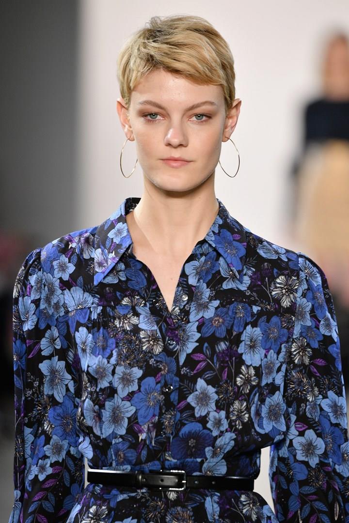 Capelli corti - orecchini Haircut con orecchini