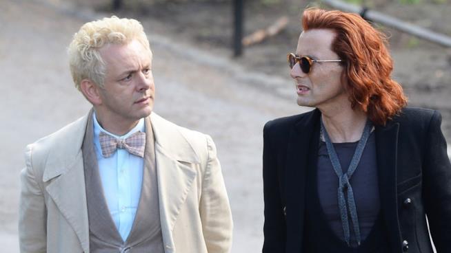 David Tennant e Michael Sheen sul seti di Good Omens David Tennant e Michael Shee durante le riprese di Good Omens