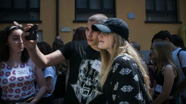 Succede di Sofia Viscardi diventa un film Sofia Viscardi durante i casting per il film tratto dal suo romanzo Succede