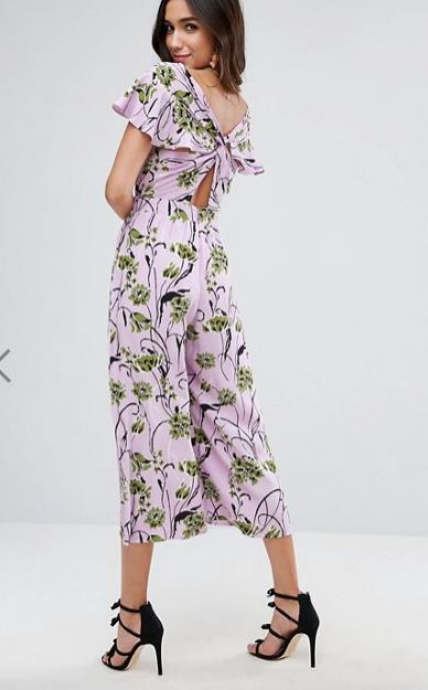 Jumpsuit a fiori Jumpsuit a fiori sui colori del lilla