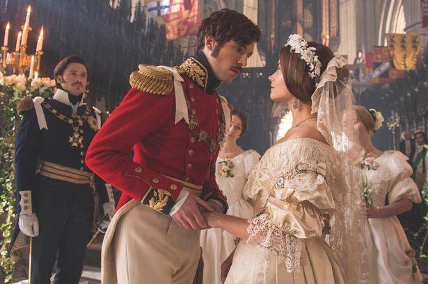 Il principe Alberto e la regina Vittoria Una scena di Victoria