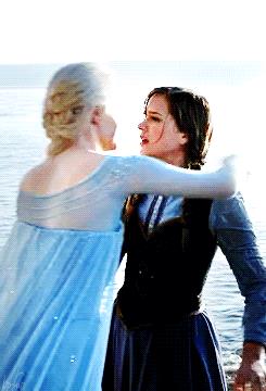 Le sorelle di Frozen in C'era una volta Elsa e Anna di Frozen