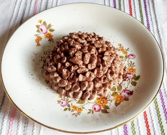 Porridge alle ciliegie Cupola ricoperta di crema