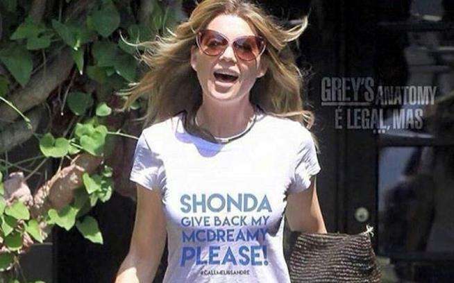 La maglietta di Ellen Pompeo che ha fatto impazzire i fan Ellen Pompeo indossa una maglietta per chiedere a Shonda di riavere Derek, ma è un fake