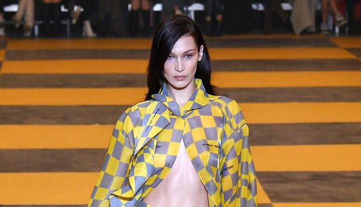 Bella Hadid sfila per Off-white