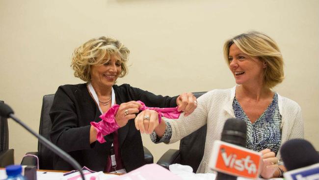 Il Ministro Beatrice Lorenzin con la Prof. Adriana Bonifacino Il Ministro Beatrice Lorenzin con la Prof. Adriana Bonifacino alla conferenza stampa di Frecciarosa