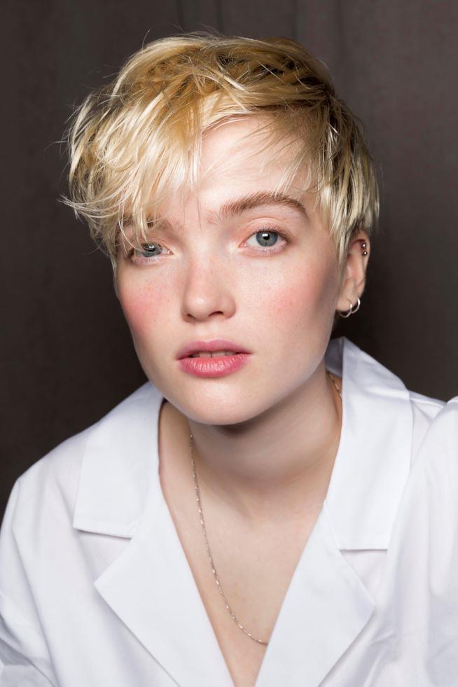 Capelli cortissimi Pixie cut scalato