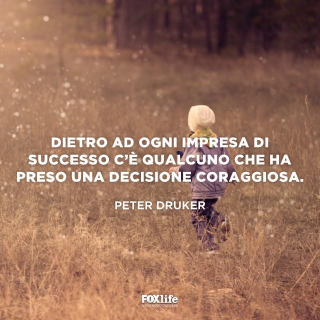 Frase Druker Bambino corre in un prato