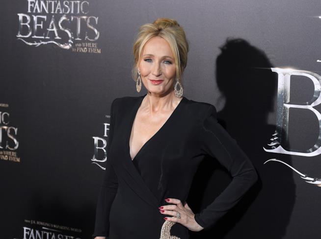 J.K Rowling commemora la morte di Dobby La scrittrice J.K Rowling