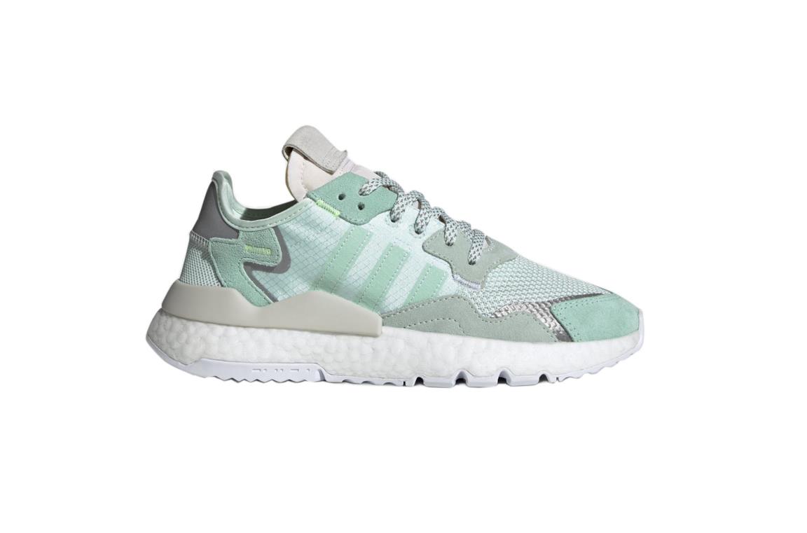 Sneaker modello vintage Adidas suola bianca e tomaia in tre tonalità di verde