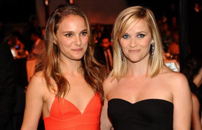 Natalie Portman e Reese Witherspoon Reese Witherspoon ha convinto Natalie Portman a iscriversi su Instagram