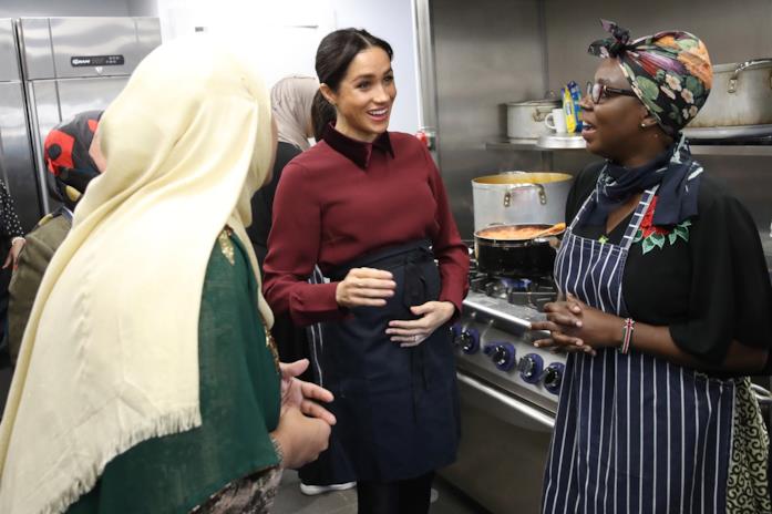 Meghan Markle e Kate Middleton: due look simili, ma diversi Meghan Markle in cucina