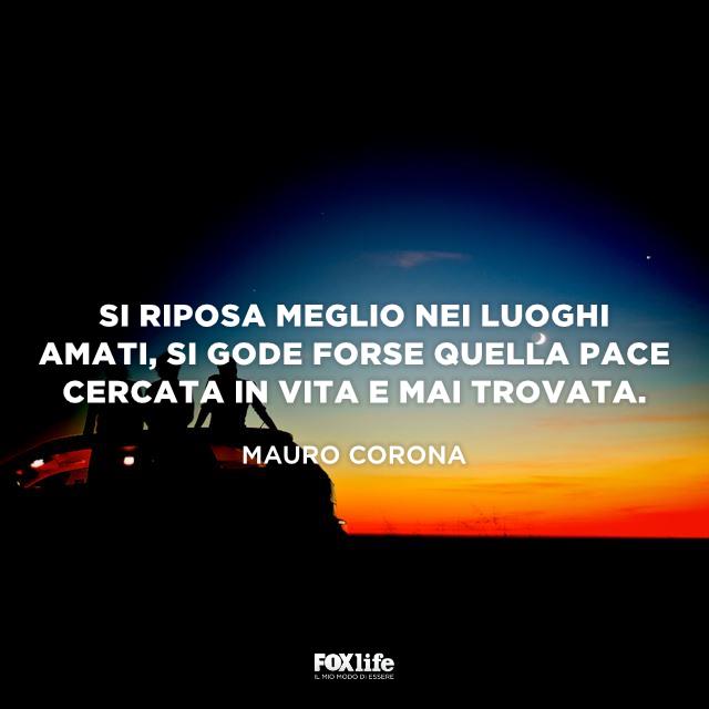 Frase Corona Ragazzi ammirano il tramonto
