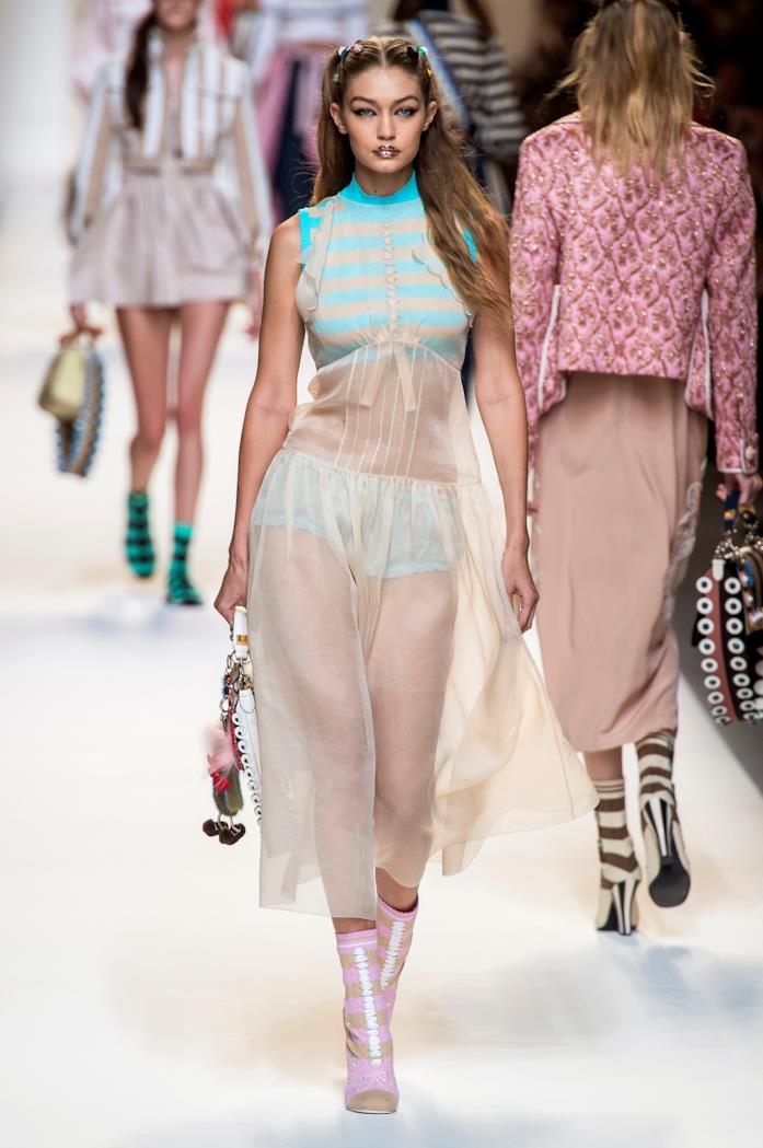 Gigi Hadid - sfilate Gigi Hadid sfila per Fendi
