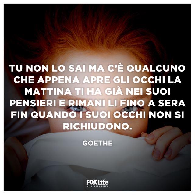 Citazione Goethe Primo piano di una ragazza dagli occhi chiari