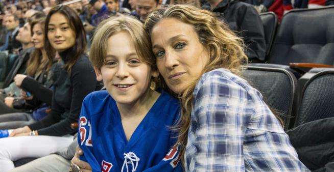 Sarah Jessica Parker e la sua battaglia contro l'aumento del costo dell'epinefrina La battaglia di Sarah Jessica Parker contro Mylan