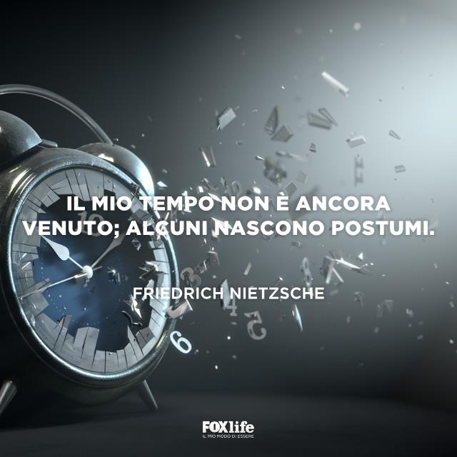 Citazione filosofica sul tempo Sveglia distrutta
