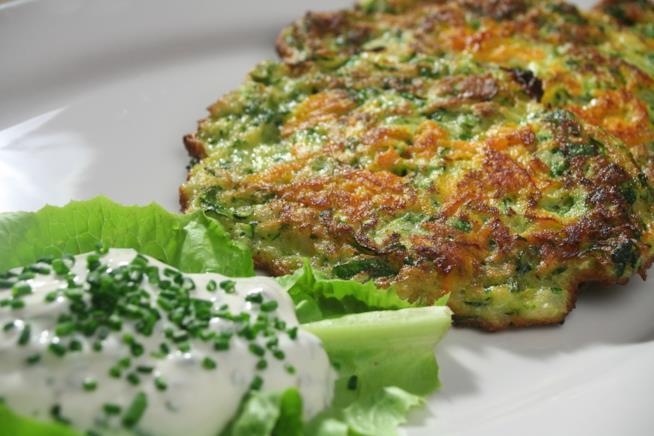 Pancake di zucchine e broccoli: la ricetta e i trucchi per renderli morbidi Pancake di zucchine e broccoli