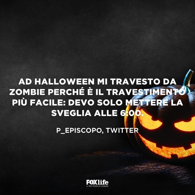 Frase simpatica sul vestito di Halloween Zucca intagliata nella notte