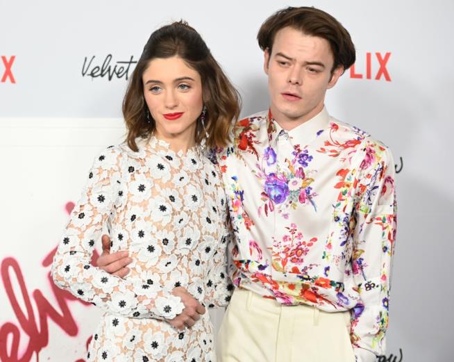 Le star di Stranger Things Charlie Heaton e Natalia Dyer Charlie Heaton con Natalia Dyer