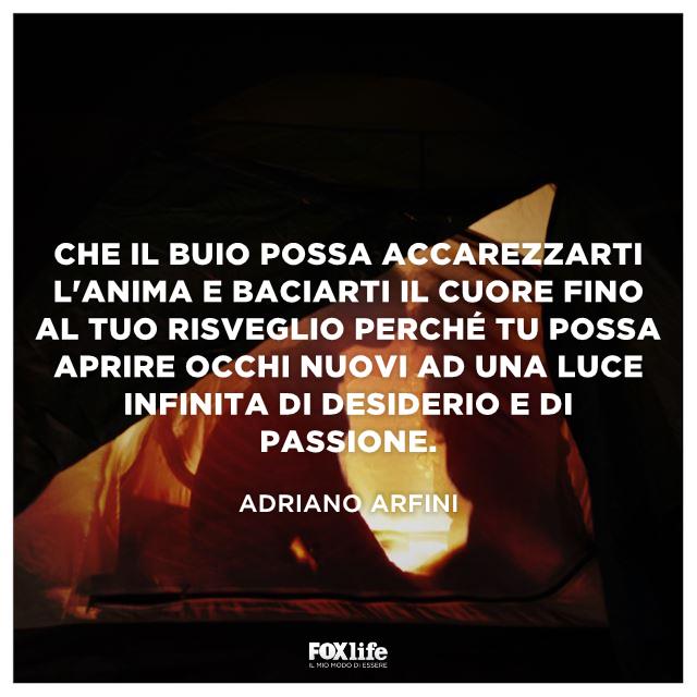 Citazione Arfini Coppia si bacia in una tenda da campeggio