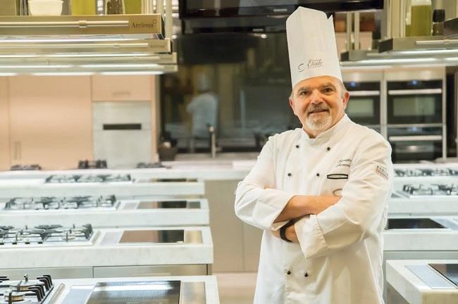 Lo chef Rossano Boscolo, rettore di Campus Etoile Academy Rossano Boscolo ha inaugurato il primo corso in Italia per chef salutisti
