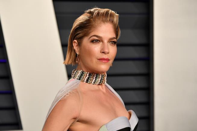 Selma Blair mostra come ci si trucca se ha la sclerosi multipla Selma Blair