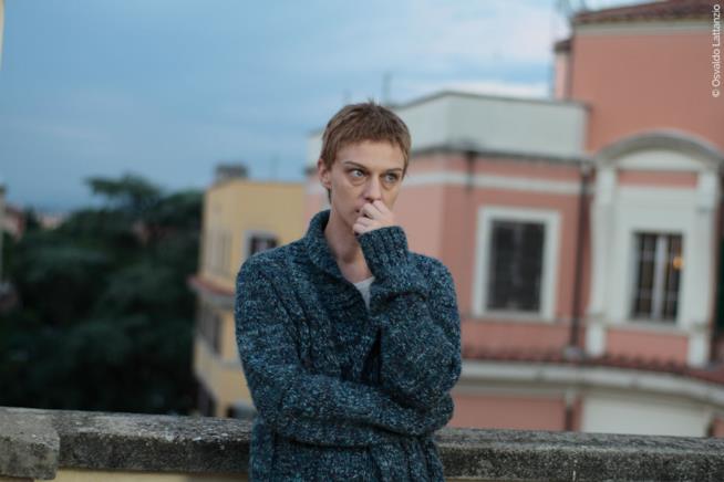 Antonia Liskova ha presentato a Venezia 75 il corto La notte prima Antonia Liskova in una scena del cortometraggio La notte prima