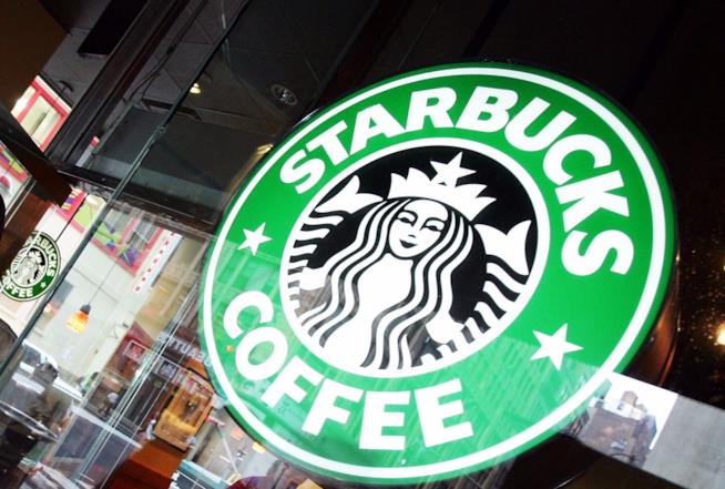 Apre un nuovo Starbucks Insegna Starbucks