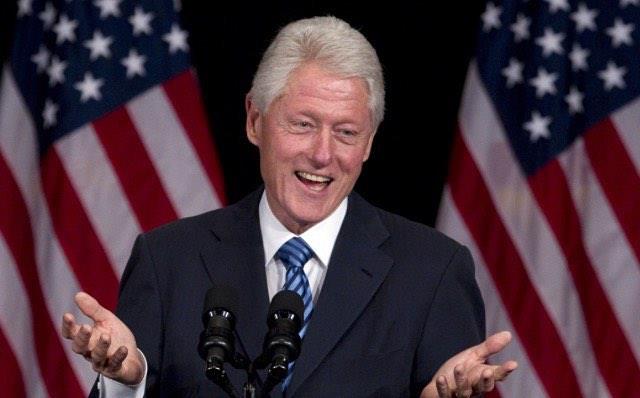 Bill Clinton L'ex Presidente USA Bill Clinton di fronte a dei microfoni